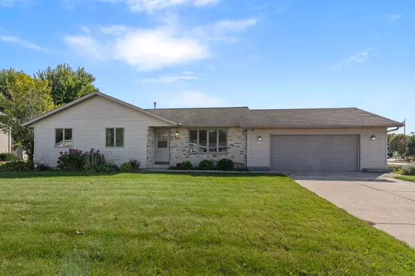 294 Mayfair Dr,  Juneau,  WI 53039