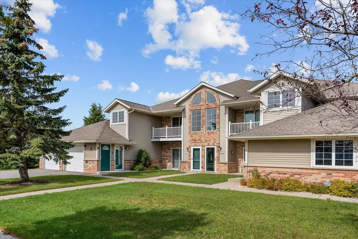 West Bend, WI 53090,628 Shepherds Dr Unit 5