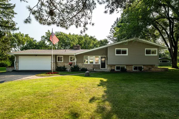 2640 N 128th St, Brookfield, WI 53005