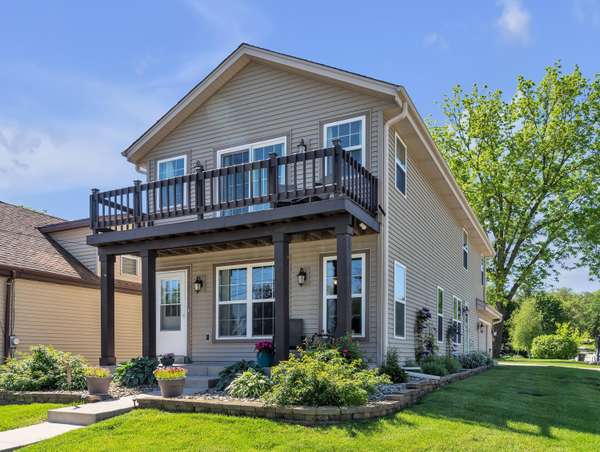 W268N2790 Water St, Pewaukee, WI 53072