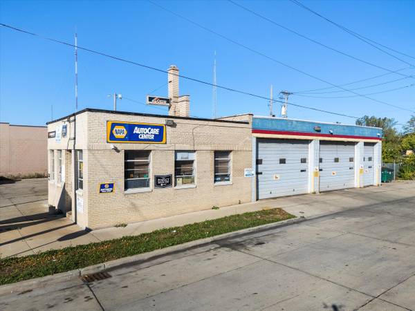 3700 N Holton St, Milwaukee, WI 53212