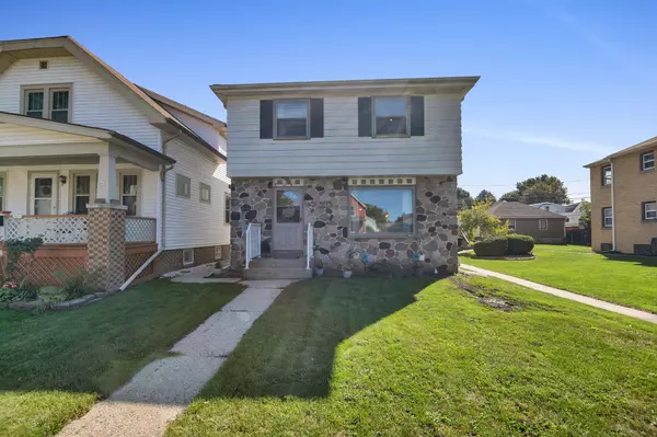 3647 E Holmes Ave, Cudahy, WI 53110