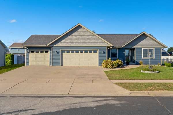 1011 Remington Dr,  Holmen,  WI 54636