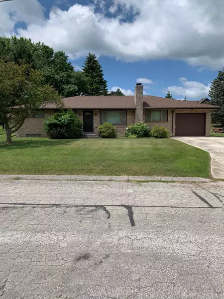 930 Linden St, Cleveland, WI 53015