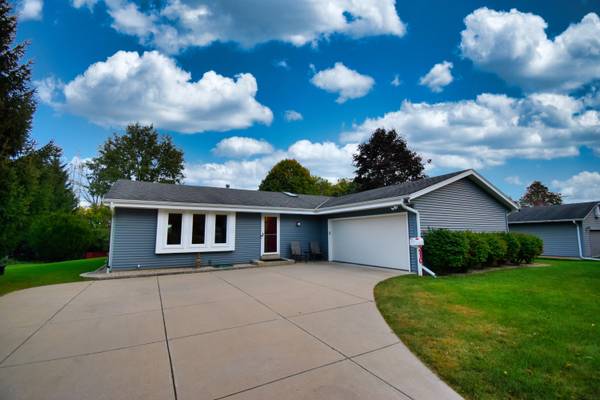 210 S Orchard St, Thiensville, WI 53092