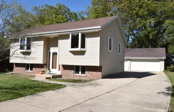 410 Wahl Ave, Mukwonago, WI 53149