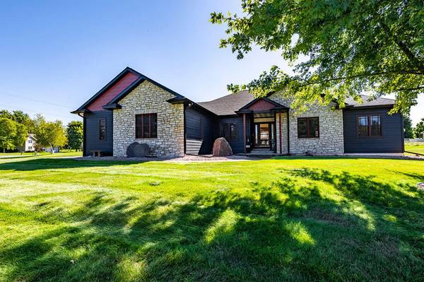 W7669 Fieldstone Ct, Holland, WI 54636