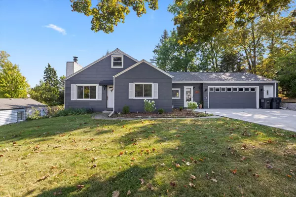 Pewaukee, WI 53072,W271N2636 Pear Tree Ln