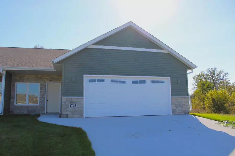 1793 Edgewood Rd Unit 12, Kewaskum, WI 53040