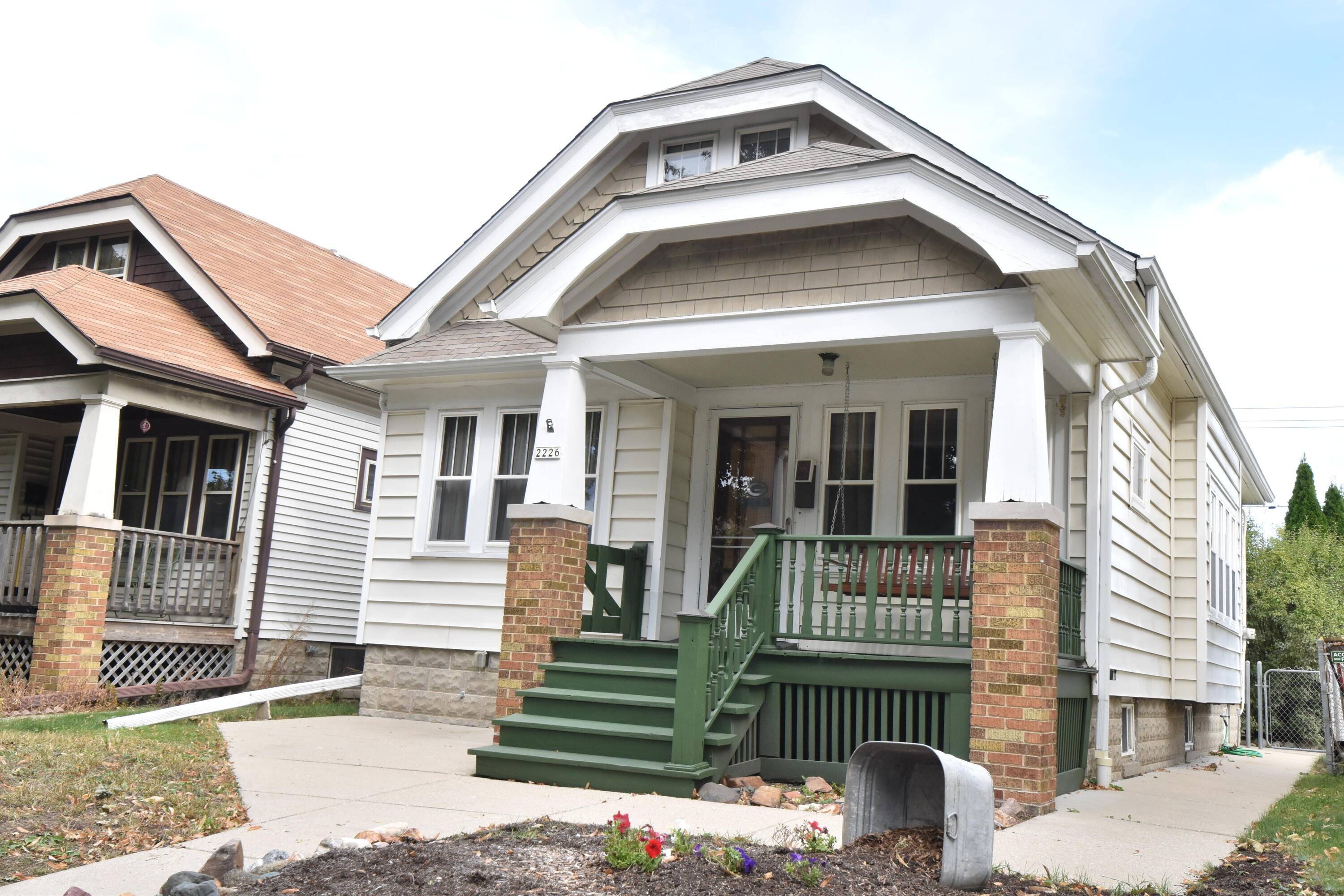 2226 S 69th St, West Allis, WI 53219