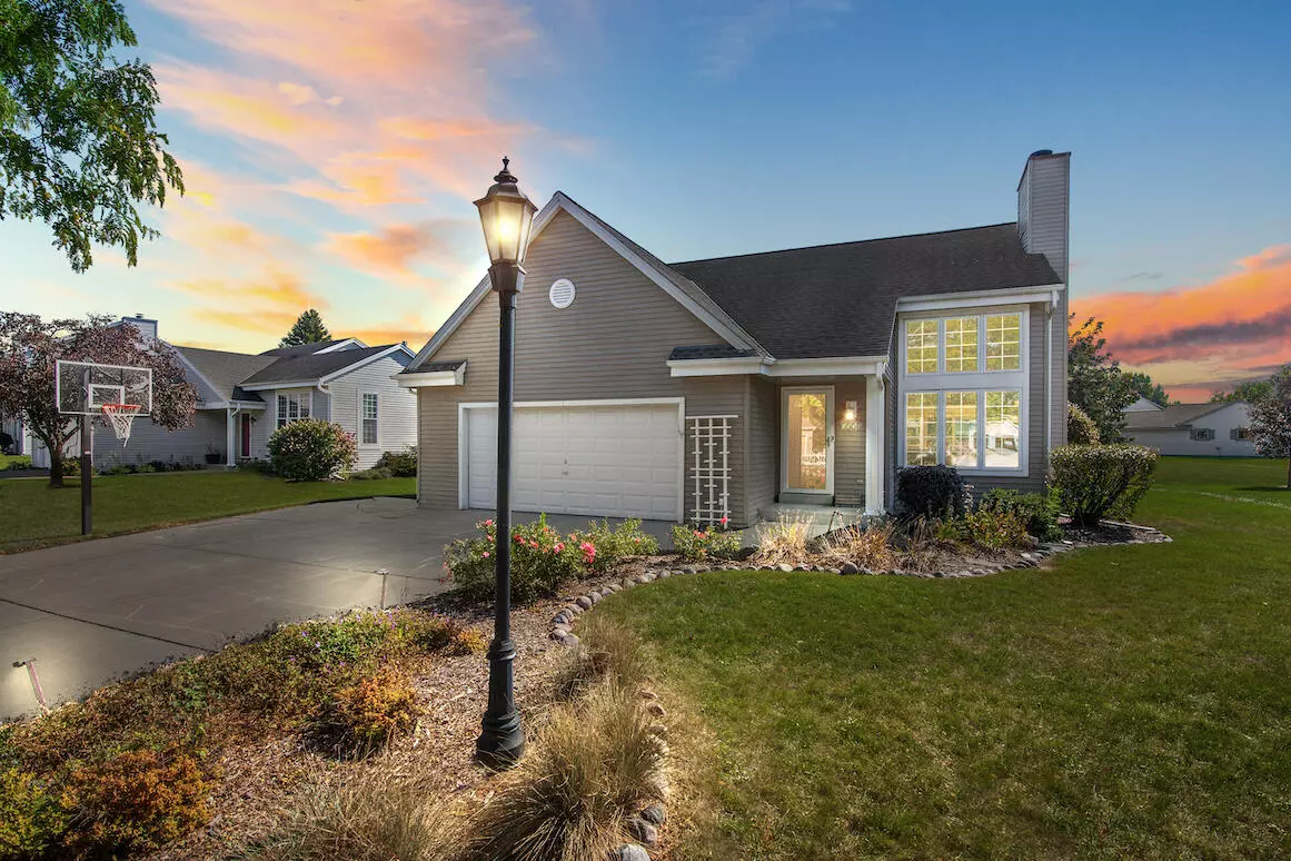 Pewaukee, WI 53072,1320 Chesterwood Ln