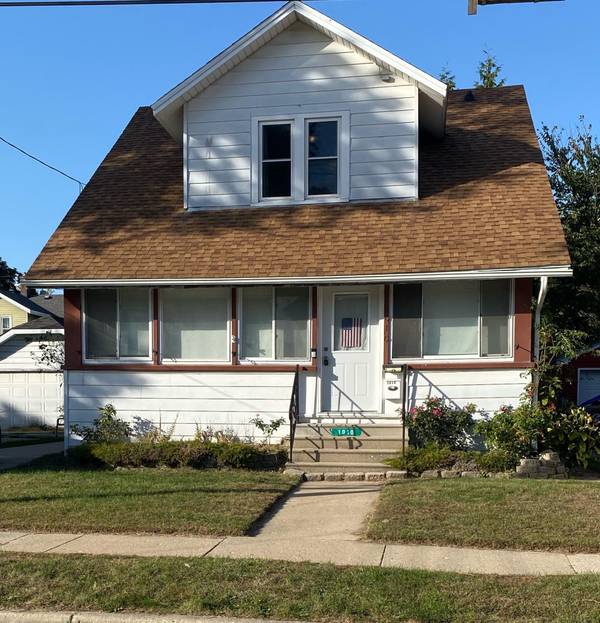 1010 72nd St, Kenosha, WI 53143