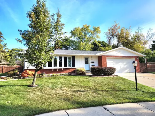 2512 Glenside Cir, Sheboygan, WI 53081