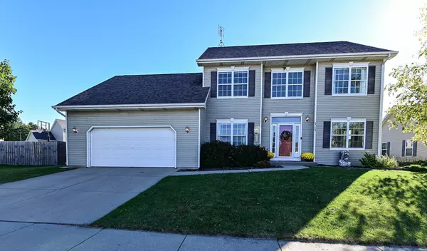 717 S Woodpine Dr, Elkhorn, WI 53121