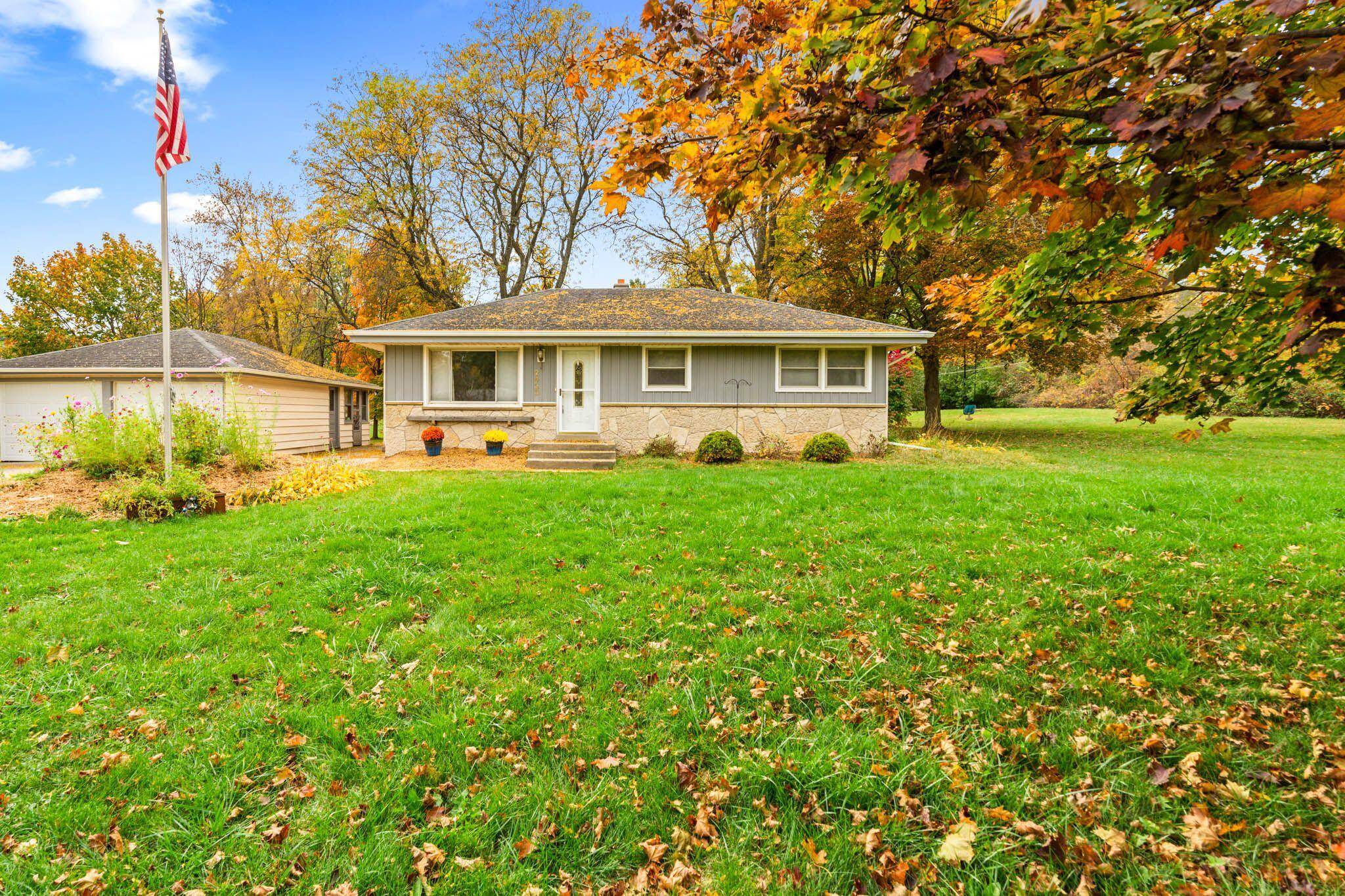 2423 S Lombardy Ln, New Berlin, WI 53151