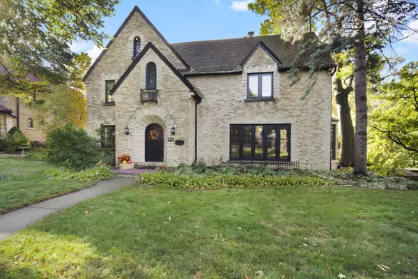 6211 W Washington Blvd, Wauwatosa, WI 53213