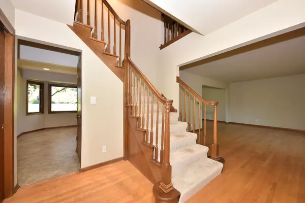 Mequon, WI 53092,12547 N La Belle Ct