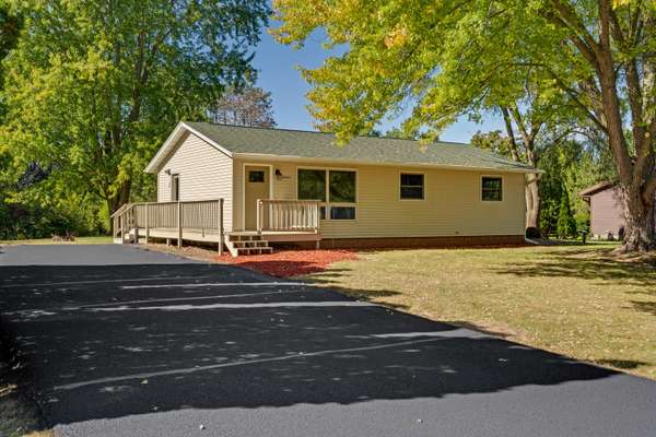 N6931 Pine Ln, Holland, WI 54636