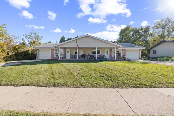 211 E Paradise Dr, West Bend, WI 53095