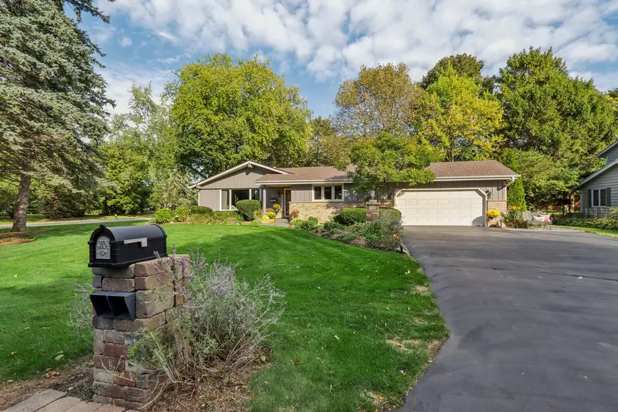 3 Sandalwood Ct, Wind Point, WI 53402