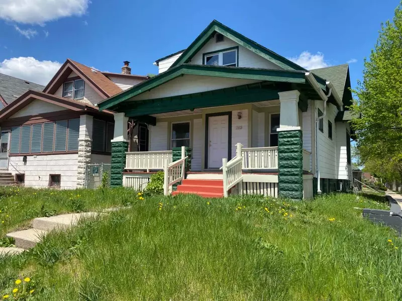1802 W Keefe Ave, Milwaukee, WI 53206
