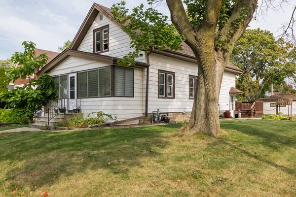 2184 S 90th St, West Allis, WI 53227