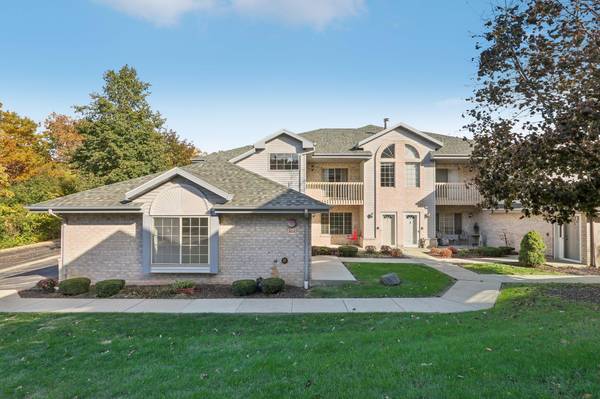 9322 W Loomis Rd Unit 5, Franklin, WI 53132