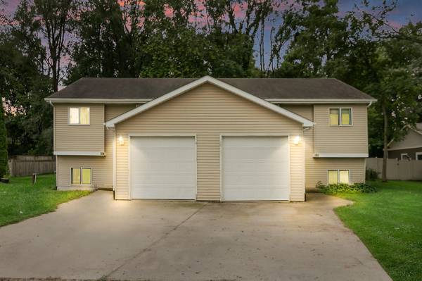 605 Gatewood Dr Unit 607, Twin Lakes, WI 53181