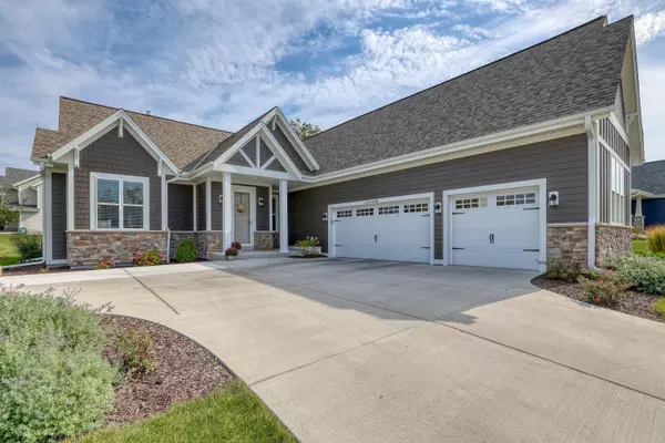 W237N6946 Ancient Oaks Ct, Sussex, WI 53089