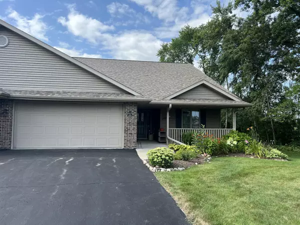 203 Fallen Oaks Ln, Sheboygan Falls, WI 53085