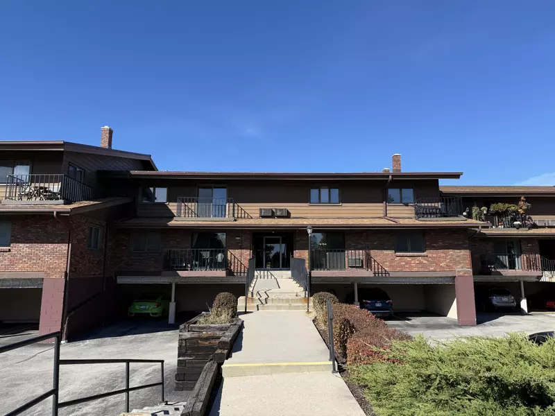 3975 S 84th St Unit 2, Greenfield, WI 53228