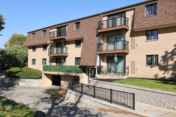 3239 S 58th St Unit 111, Milwaukee, WI 53219