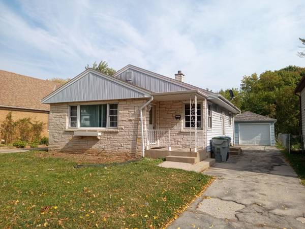 4916 N 55th St, Milwaukee, WI 53218