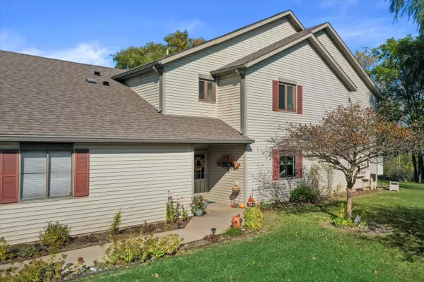 W194S7764 Overlook Bay Rd Unit H, Muskego, WI 53150