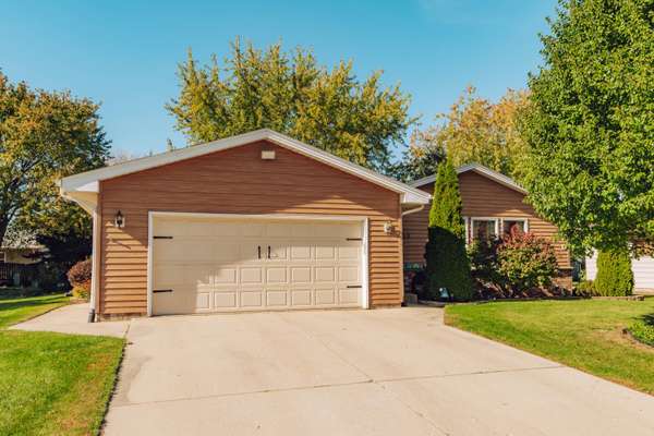 4750 Conlaine Dr, Caledonia, WI 53402