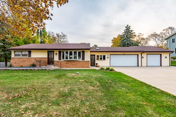 W178N5172 Roseway Ave, Menomonee Falls, WI 53051