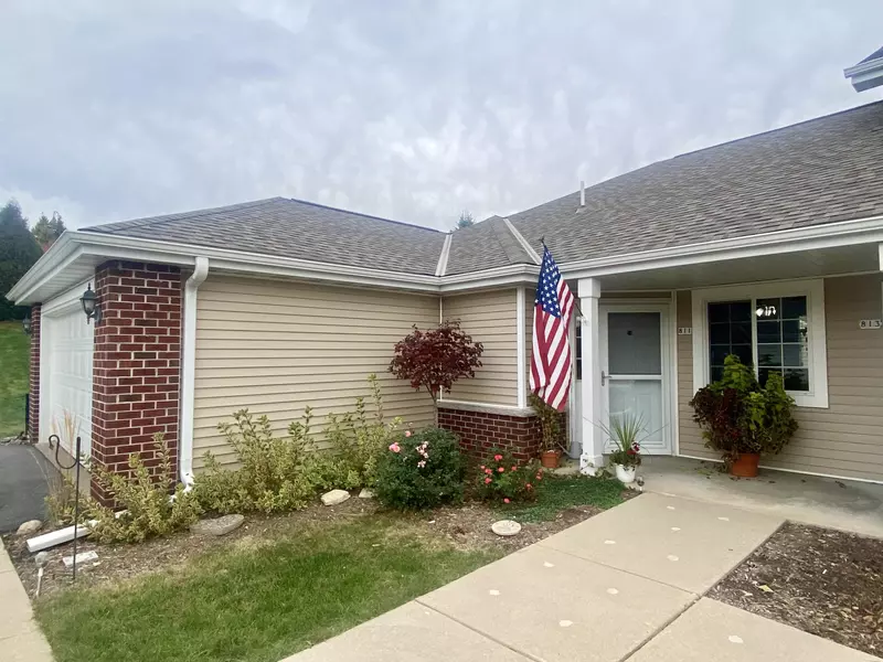 811 Cumberland Ln, Port Washington, WI 53074