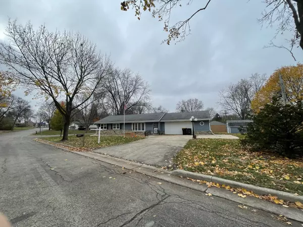 4353 N 94th St, Wauwatosa, WI 53222