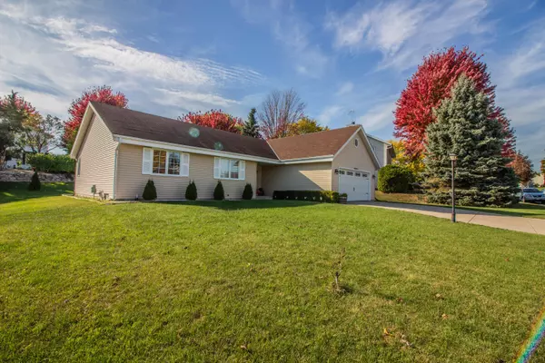 W141N4929 Golden Fields Dr, Menomonee Falls, WI 53051