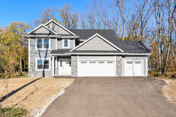 S85W17718 Woods Rd, Muskego, WI 53150