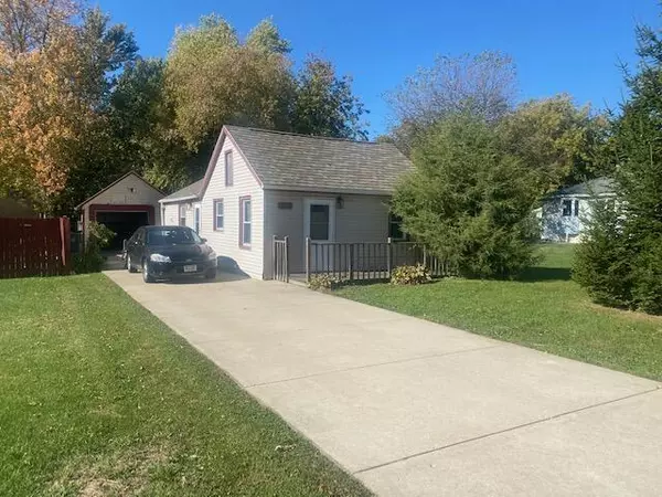 3146 Hickory Grove Ave, Mount Pleasant, WI 53403