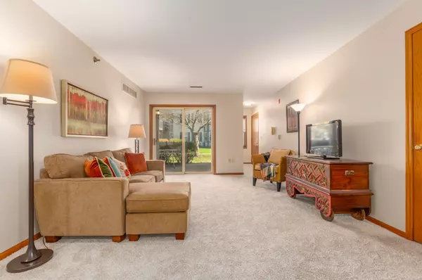 Pewaukee, WI 53072,N25W24069 River Park Dr Unit 7