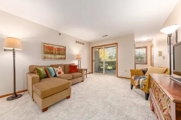 Pewaukee, WI 53072,N25W24069 River Park Dr Unit 7