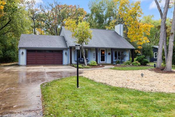 1276 Wilderness Trl, Delafield, WI 53018