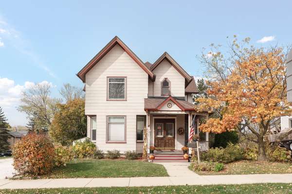 151 S Main St, Juneau, WI 53039