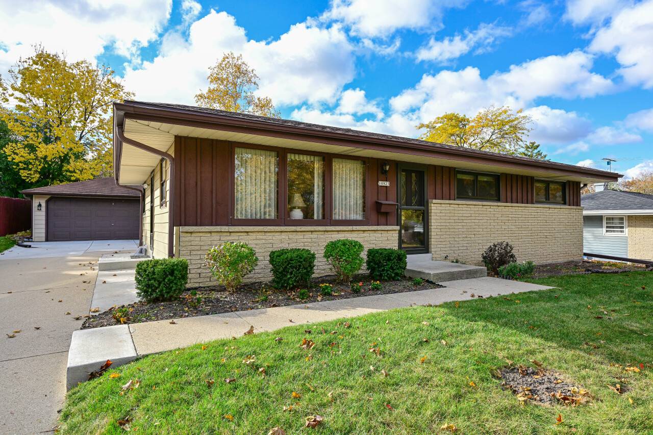 10923 W Cameron Ave, Milwaukee, WI 53225