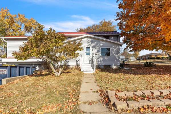 300 W Madison St, Platteville, WI 53818