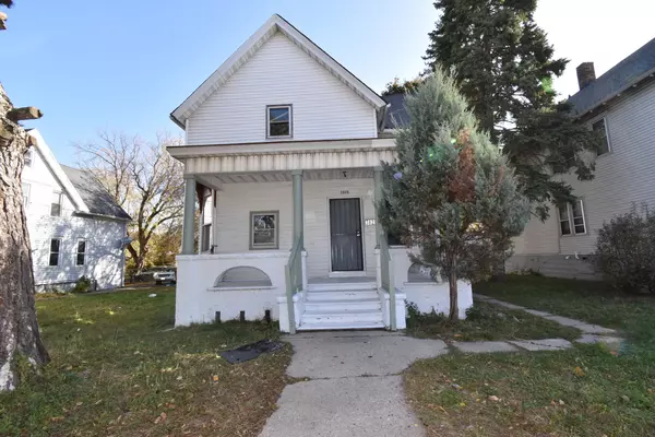 3828 N Port Washington Rd, Milwaukee, WI 53212