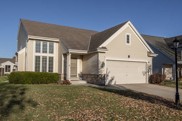 3533 Rivers Crossing Dr, Waukesha, WI 53189