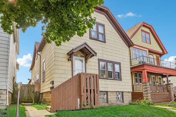 2125 W Grant St Unit 2125A, Milwaukee, WI 53215